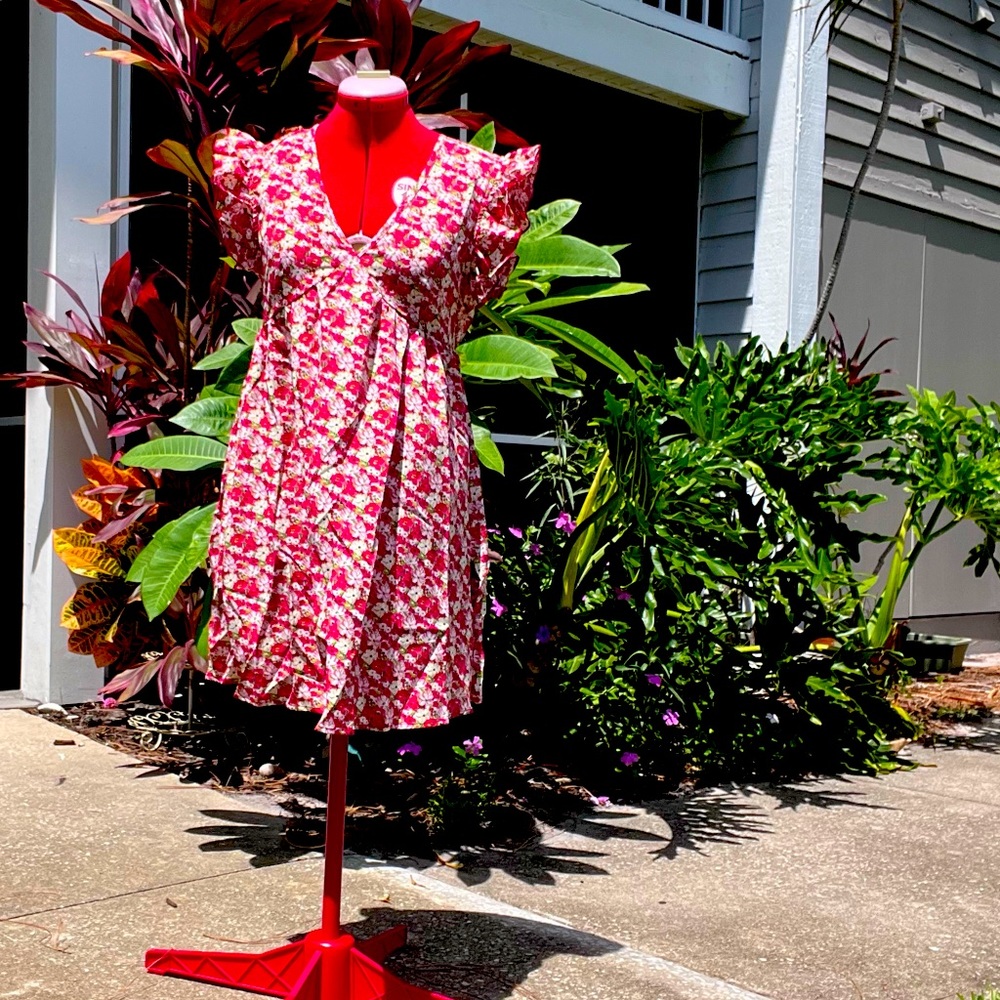 Floral every day dress baby doll almost scalloped, cap, sleeves, V-neck